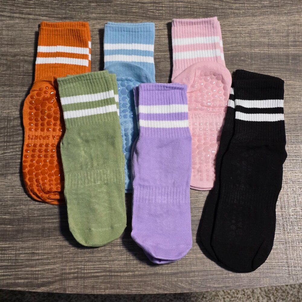 🧘🏻♀️6 Pair Yoga Sticky Pilates Socks - Quarter Crew Grip Socks for Women🧦 - Picture 2 of 4